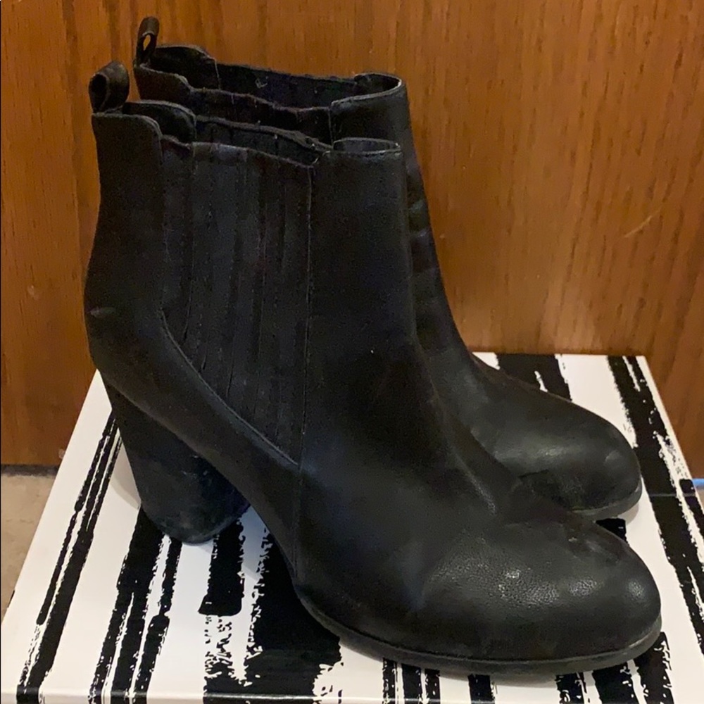 Black bootie